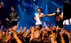 Scene-from-Jonas-Brothers-001